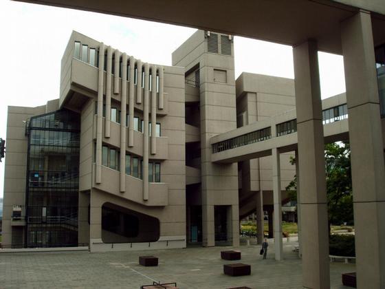 Walkway to Roger Stevens Building.